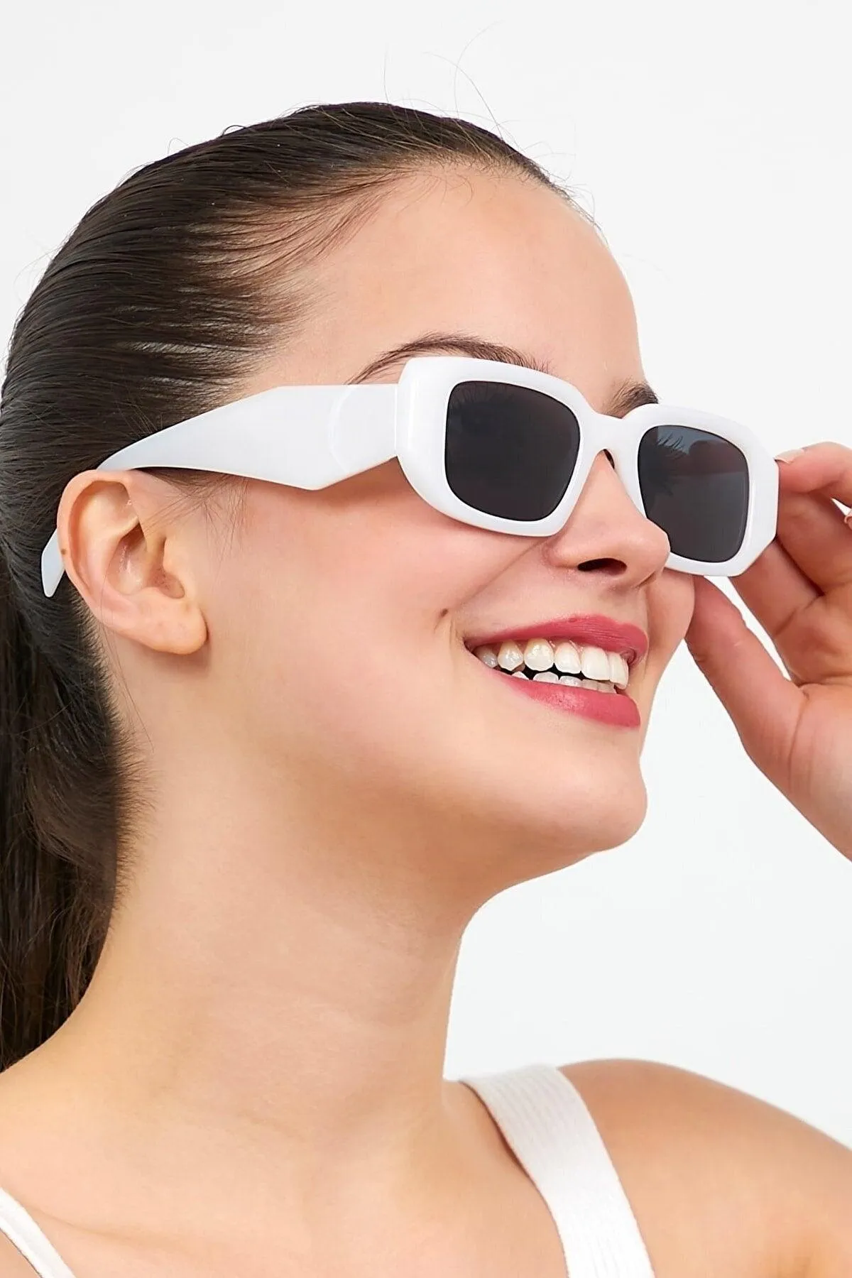 2 Li Opportunity Product Black and White Sunglasses