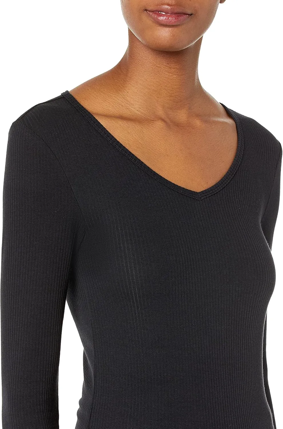 Amazon Essentials Women's Fitted Long Sleeve Shirt, Slim-Fit - Layering Knit Rib V-Neck, Pack of 2
