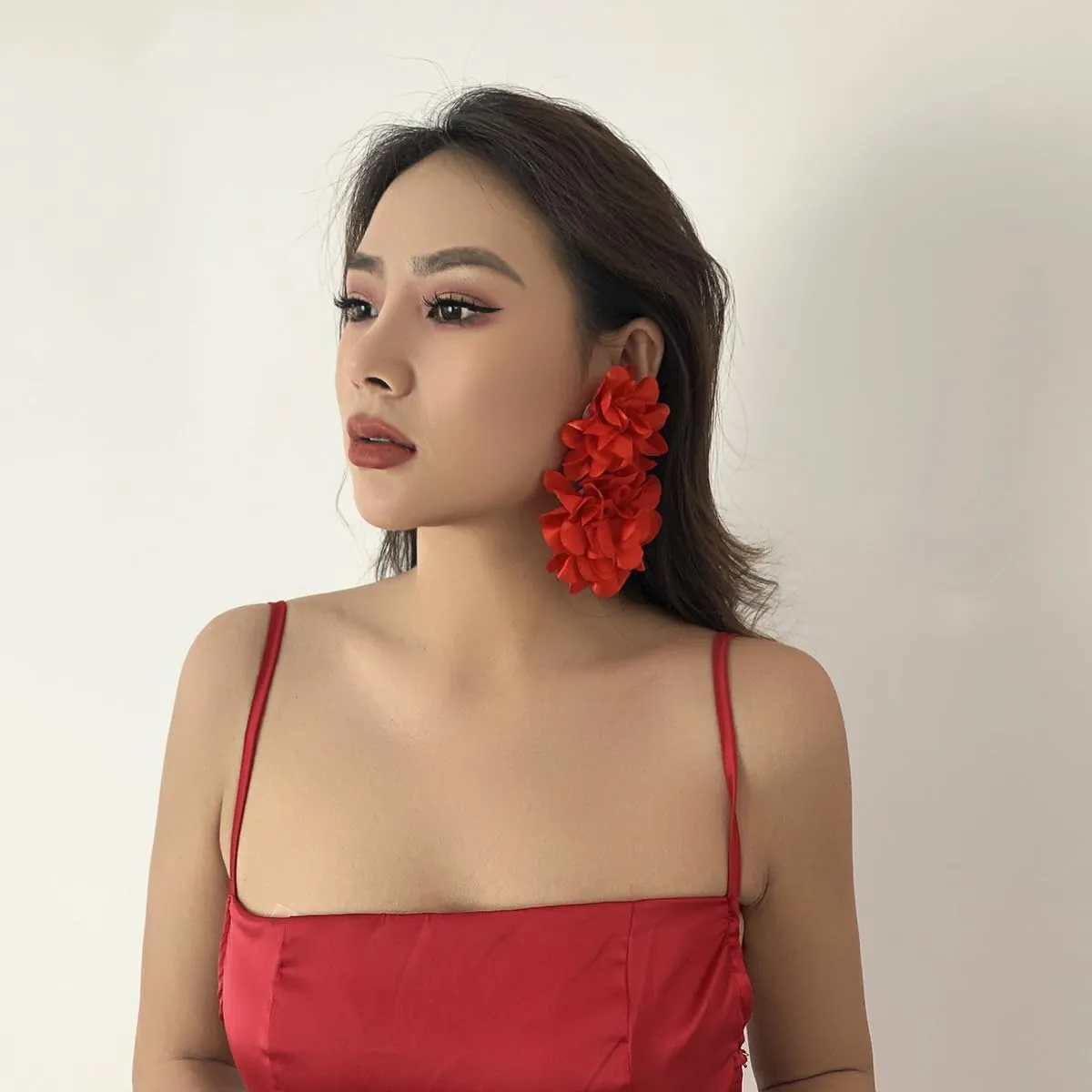 Big Flower Drop Earrings for Women Long Fabric Floral Dangle Earrings Bohemian Exaggerated Statement Satin Flower Earrings Hypoallergenic Summer 3D Fashion Jewelry Gifts