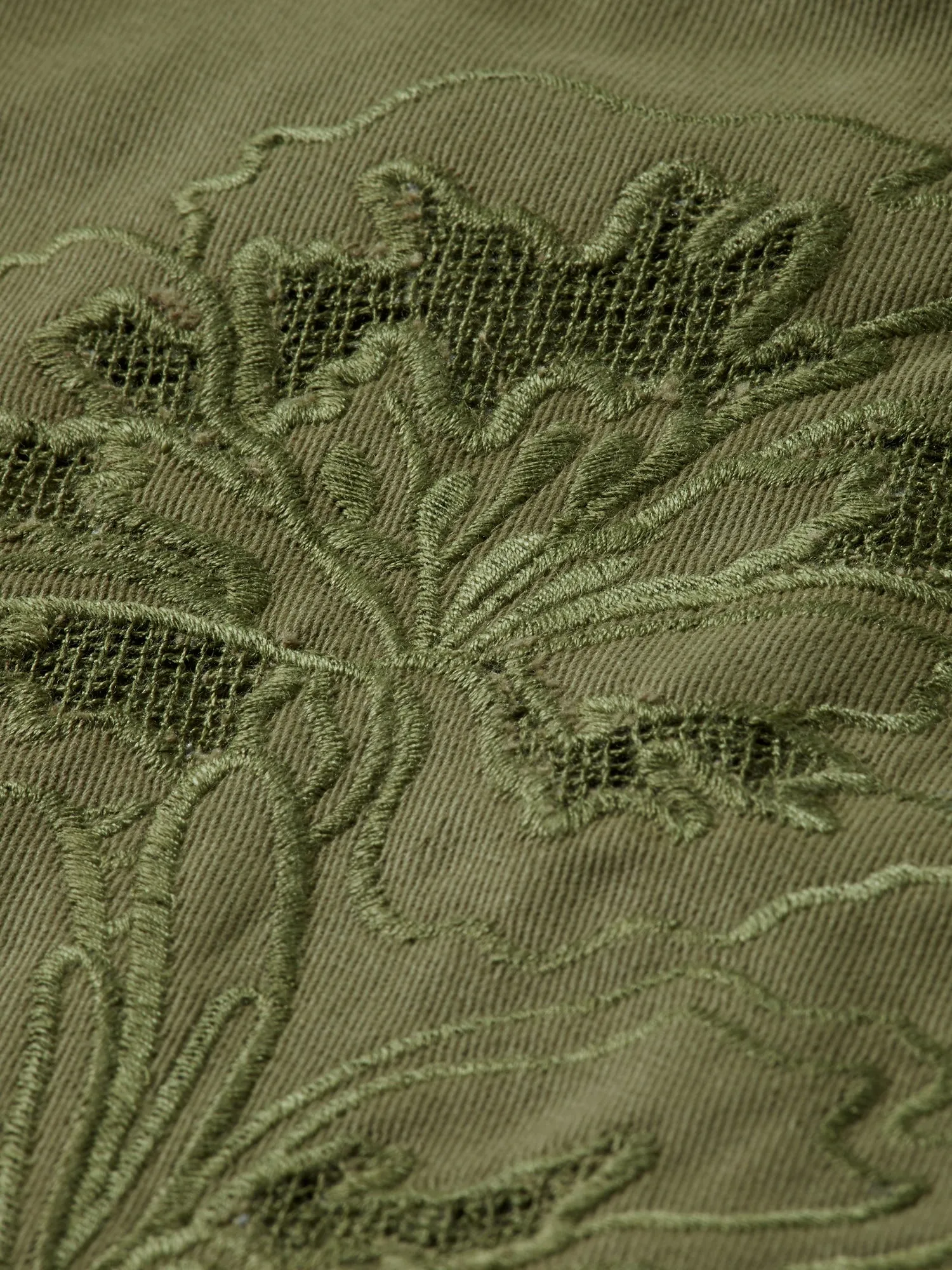 Broderie mini skirt