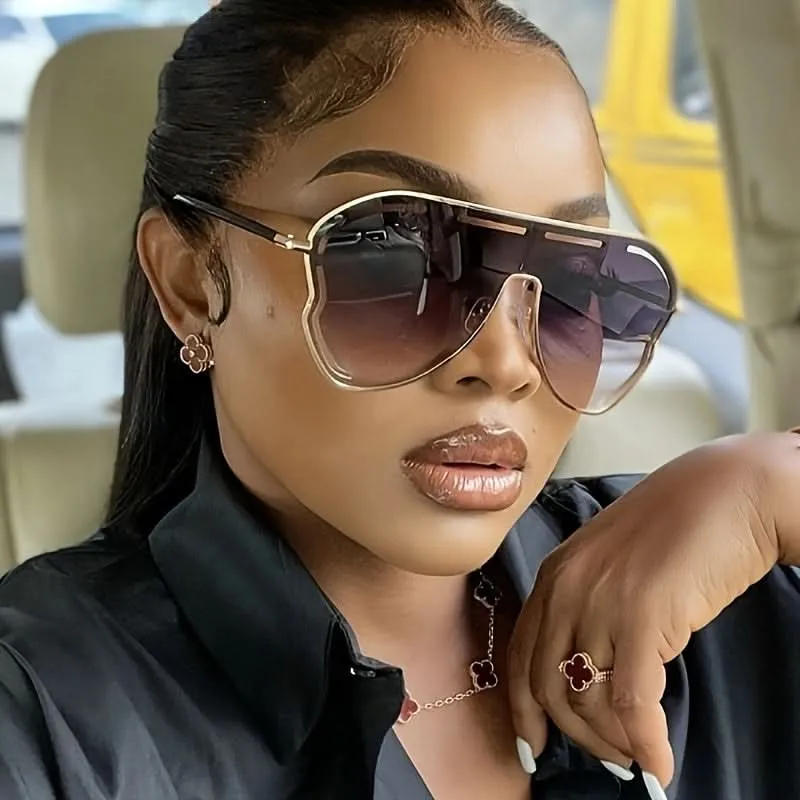 Chic Oversized Square Sunglasses for Women
