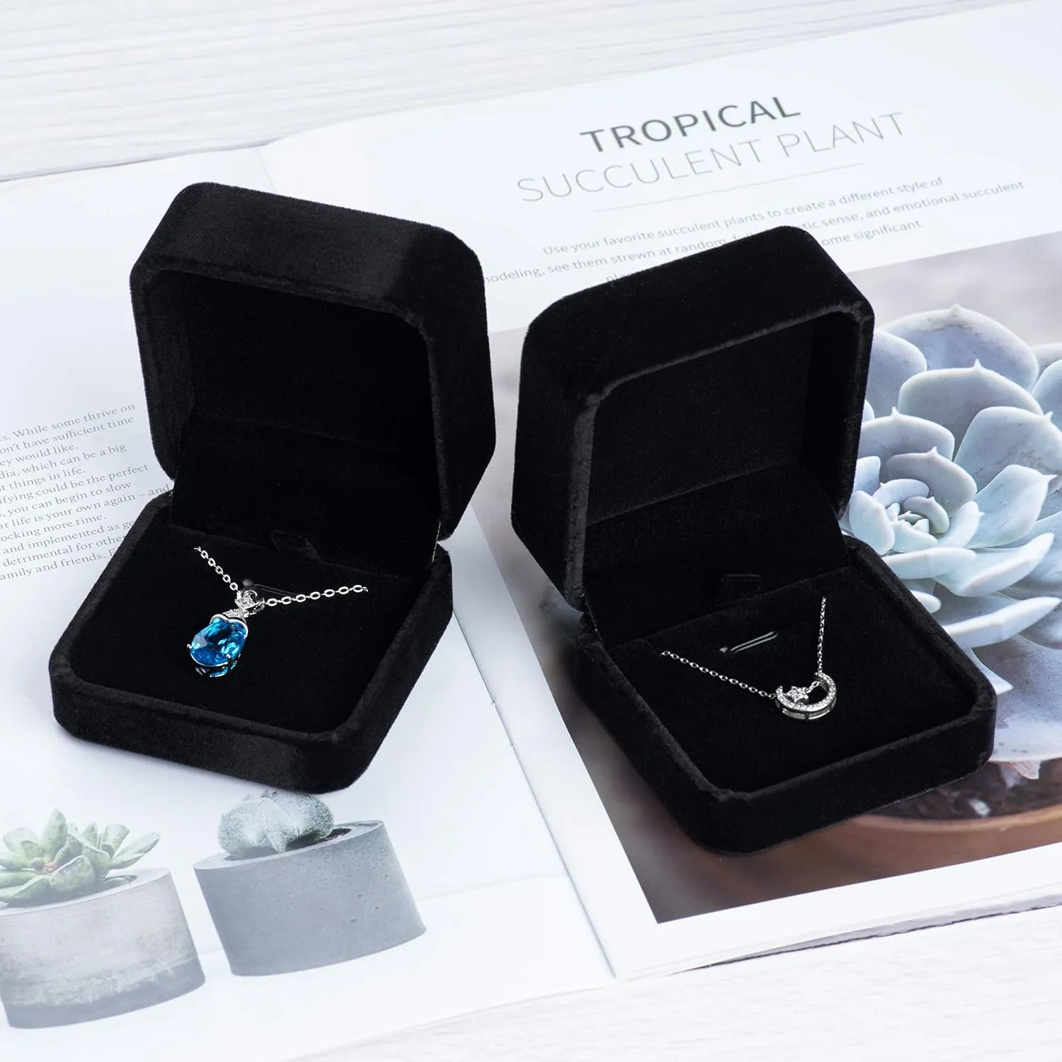 Classic Velvet Jewelry Gift Box Case for Necklace Pendant (Black)