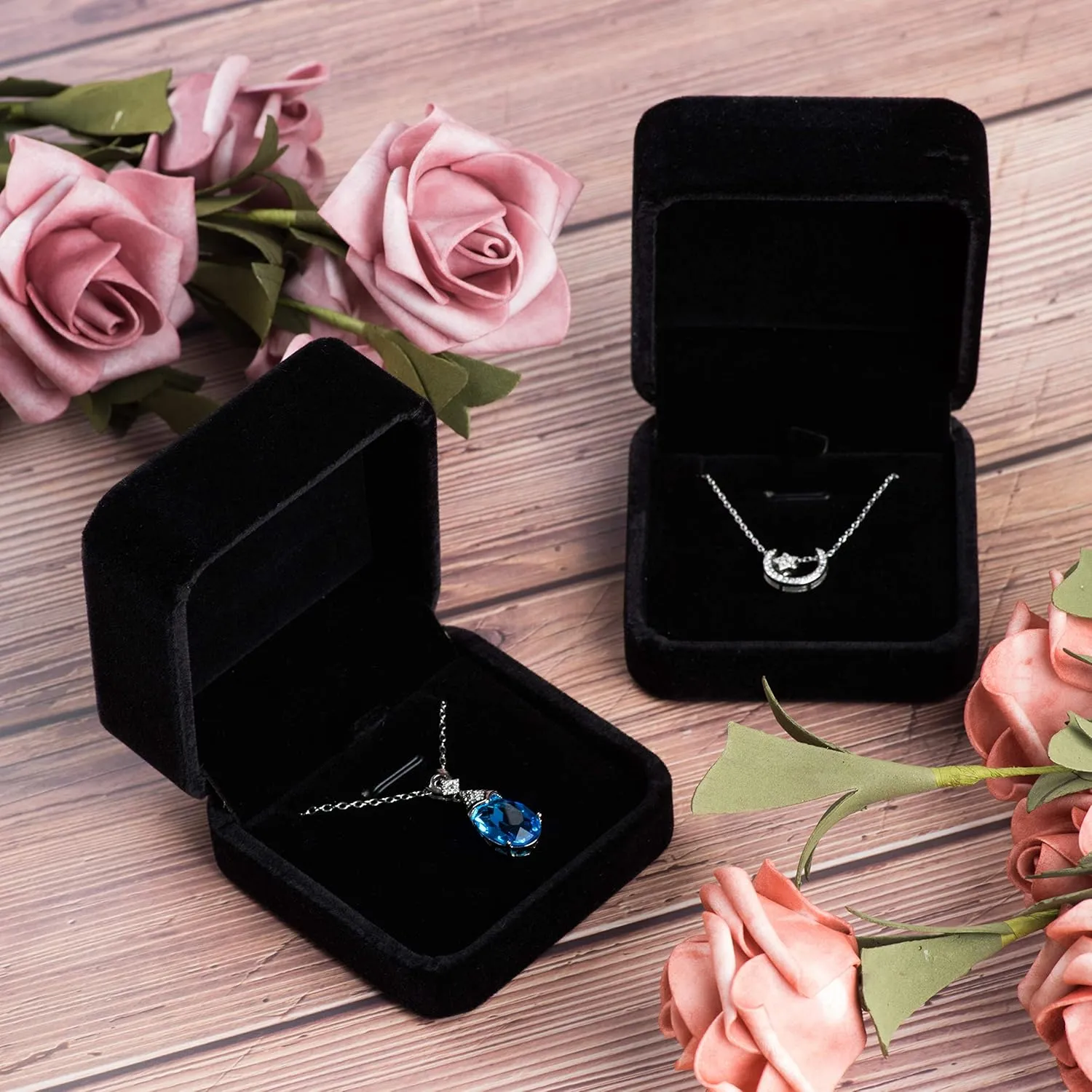 Classic Velvet Jewelry Gift Box Case for Necklace Pendant (Black)
