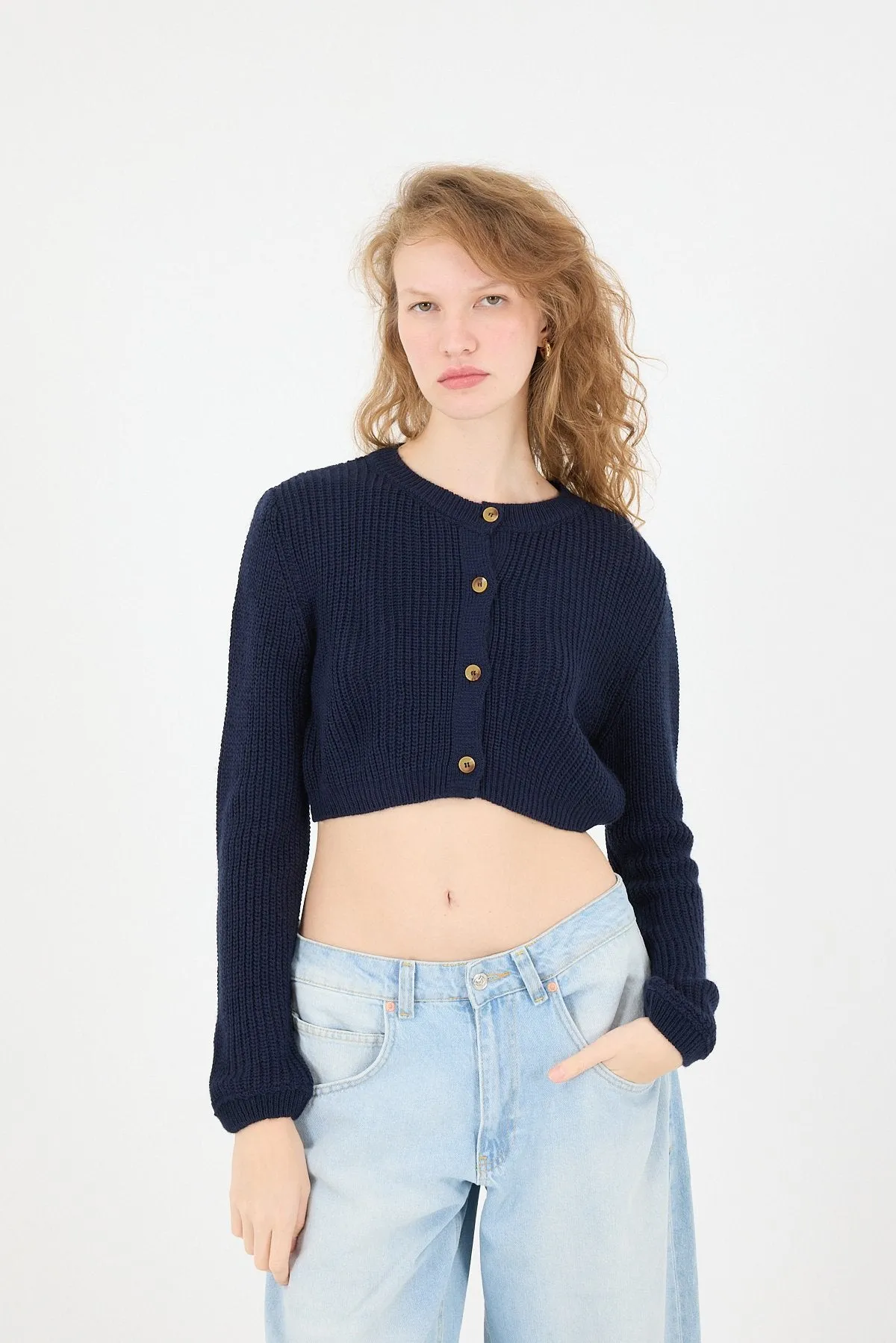 Crew Neck Buttoned Crop Knitwear Cardigan