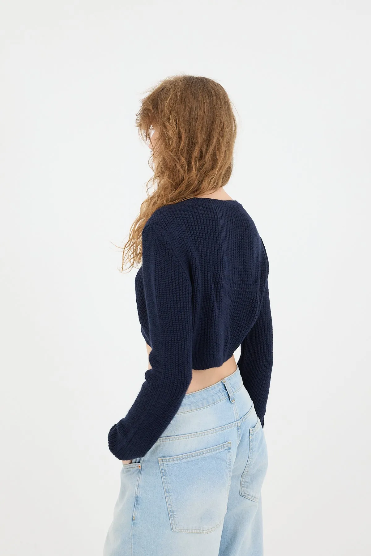 Crew Neck Buttoned Crop Knitwear Cardigan