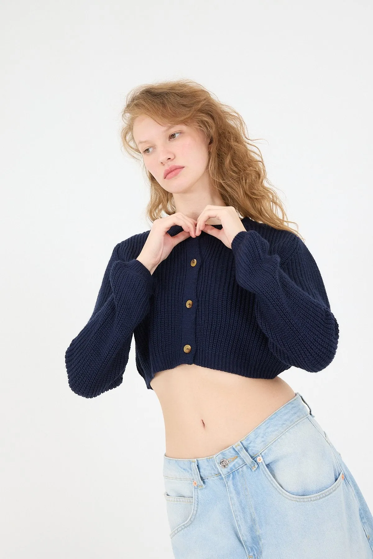 Crew Neck Buttoned Crop Knitwear Cardigan