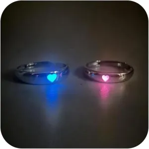 Glowing Heart Ring Pink Blue Heart Couple Ring Funny Dark Luminous Ring Valentine's Day Heart Glow in The Dark Ring Promise Ring Cool Rings for Women Men Valentine's Day Love Jewelry for Women Girls Charm Gift