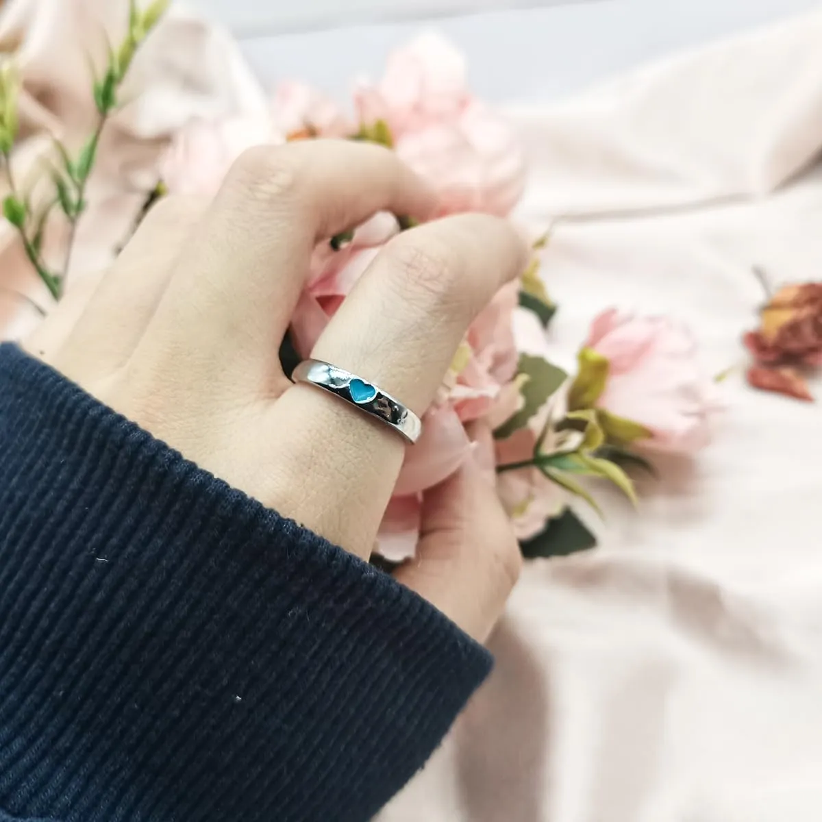 Glowing Heart Ring Pink Blue Heart Couple Ring Funny Dark Luminous Ring Valentine's Day Heart Glow in The Dark Ring Promise Ring Cool Rings for Women Men Valentine's Day Love Jewelry for Women Girls Charm Gift
