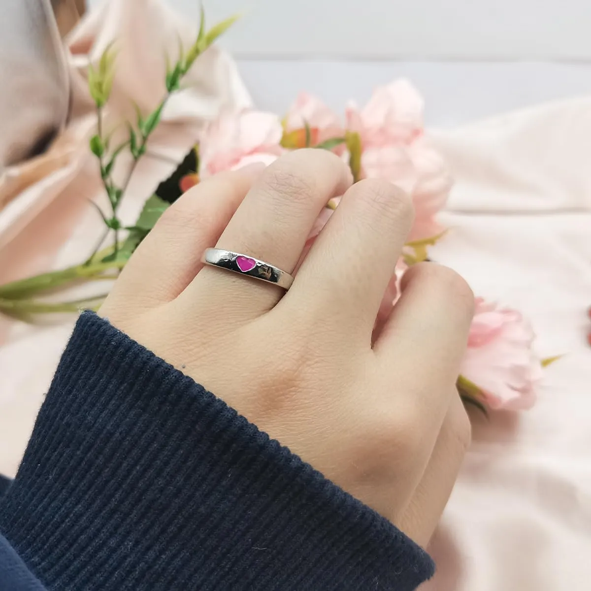 Glowing Heart Ring Pink Blue Heart Couple Ring Funny Dark Luminous Ring Valentine's Day Heart Glow in The Dark Ring Promise Ring Cool Rings for Women Men Valentine's Day Love Jewelry for Women Girls Charm Gift