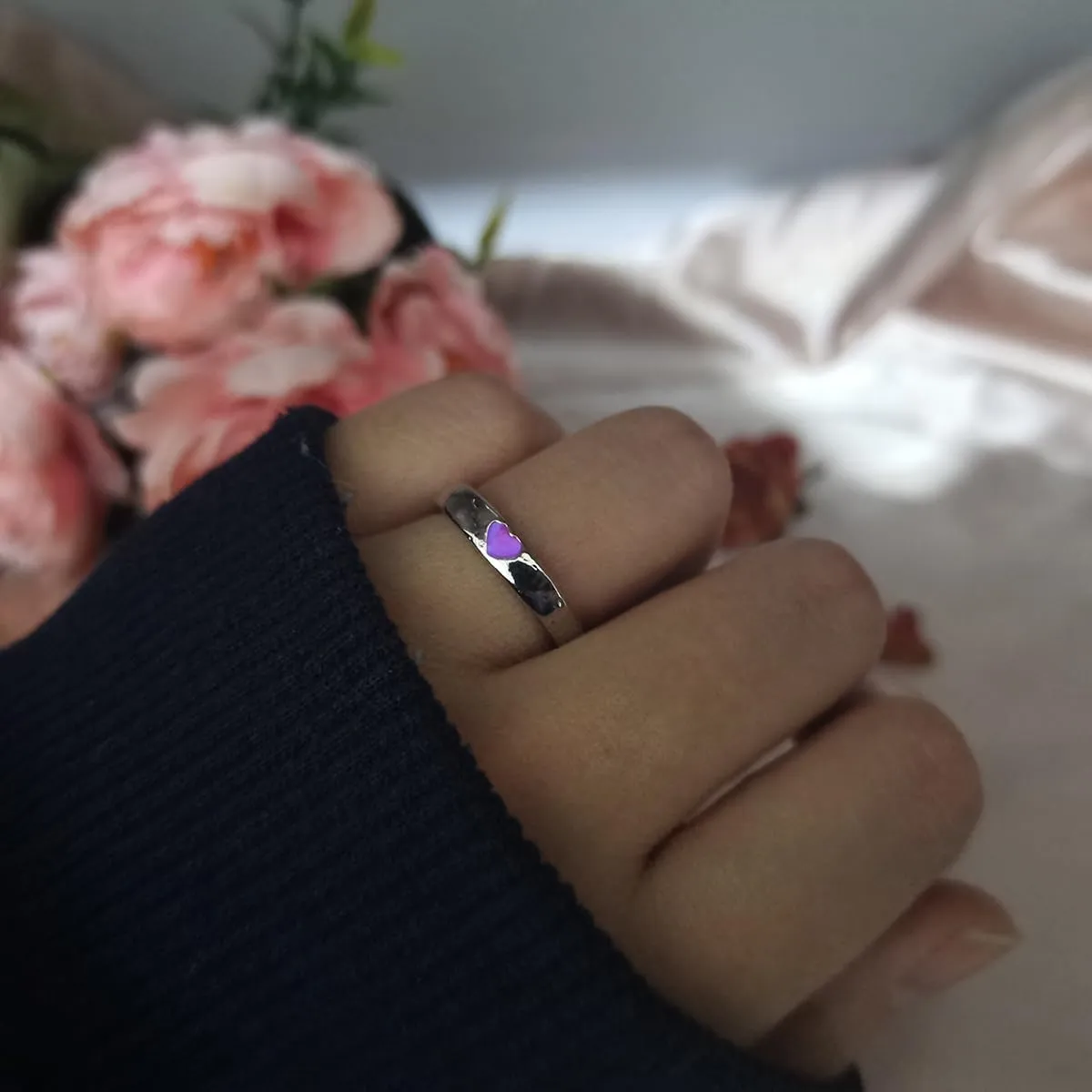 Glowing Heart Ring Pink Blue Heart Couple Ring Funny Dark Luminous Ring Valentine's Day Heart Glow in The Dark Ring Promise Ring Cool Rings for Women Men Valentine's Day Love Jewelry for Women Girls Charm Gift