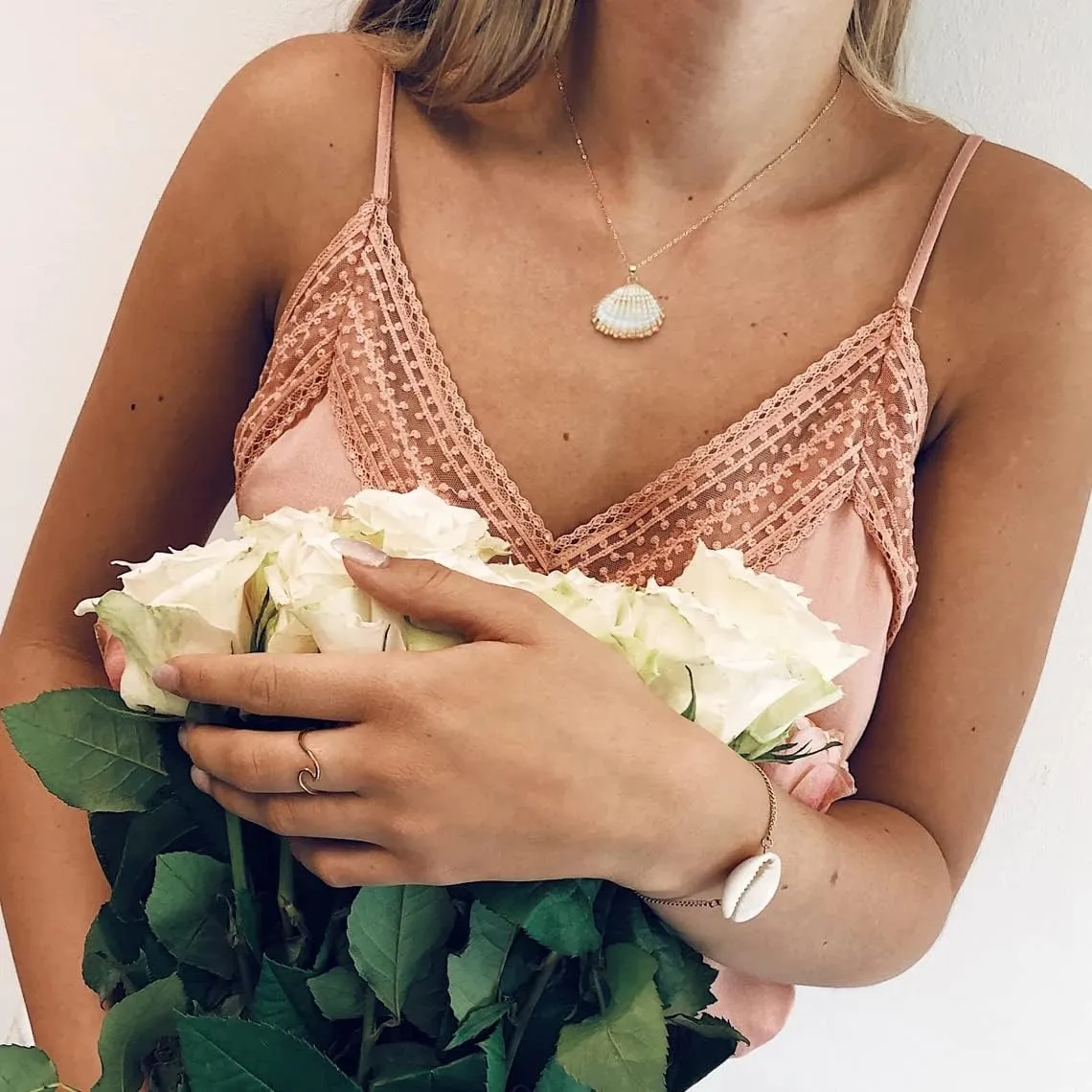 Natural Seashell Shell Scallop Pendant Choker Necklace Adjustable 18K Gold Plated Cable Chain Handmade Jewelry for Women Girls