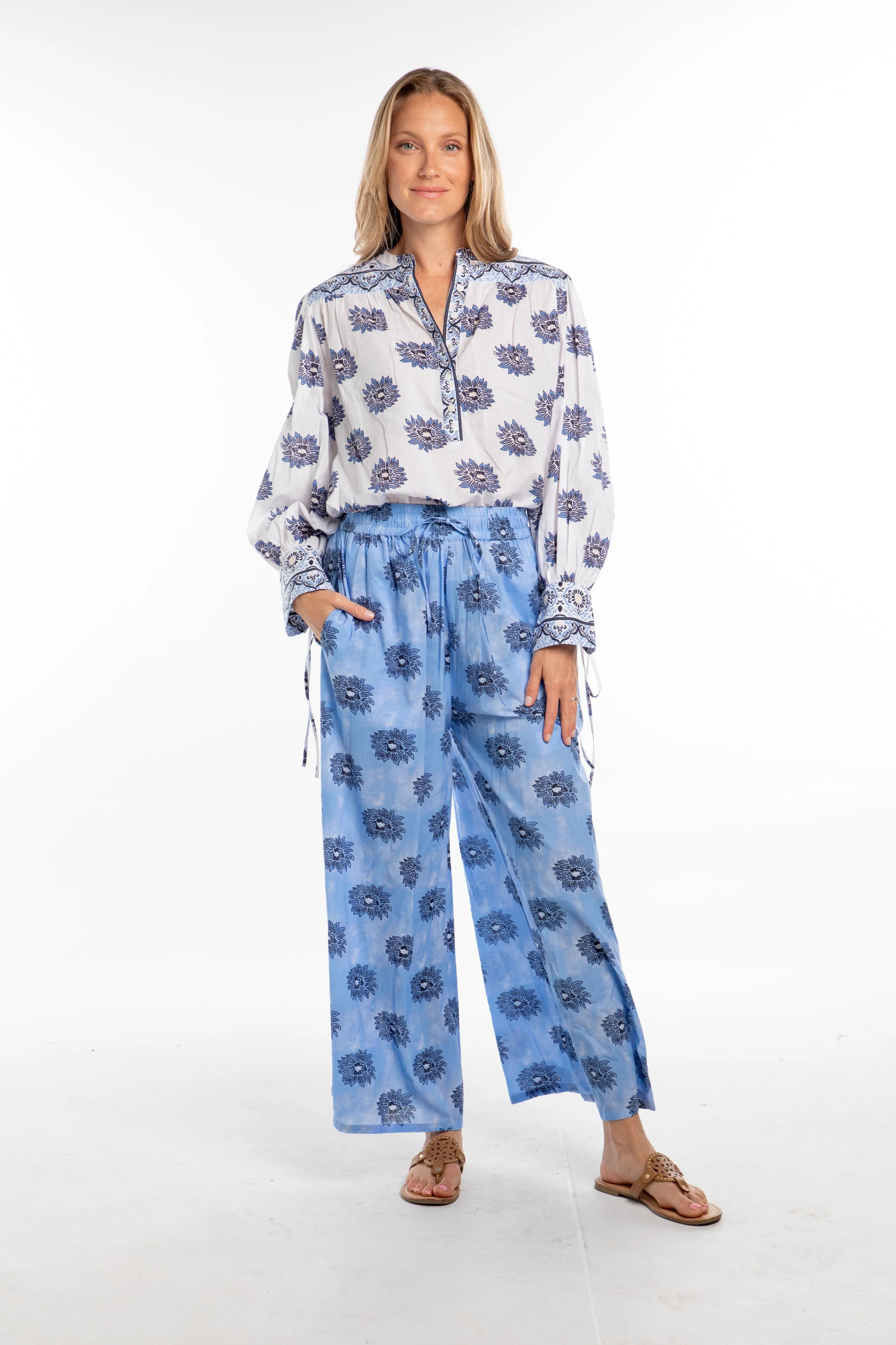 Piper Top. White/Blue Daisy