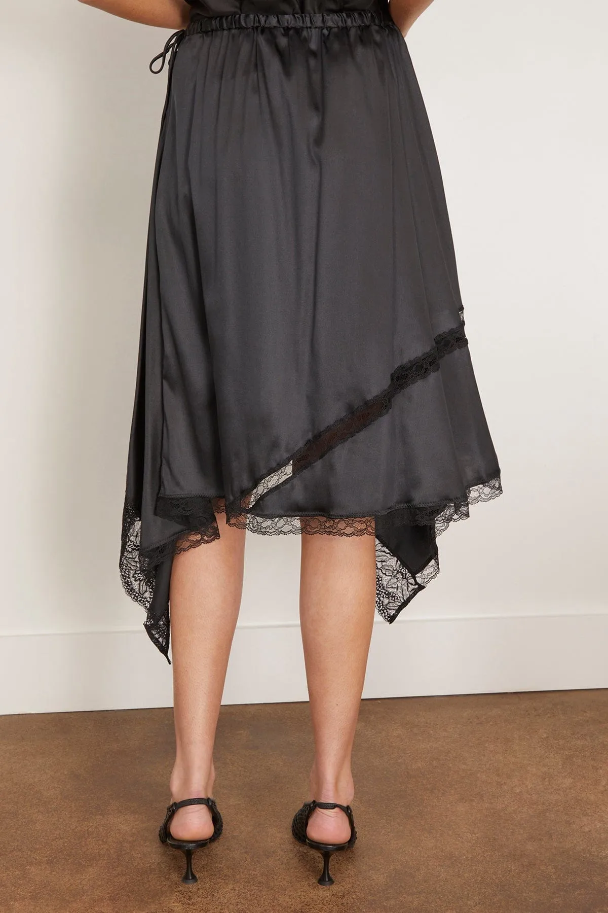 Shake Skirt in Black