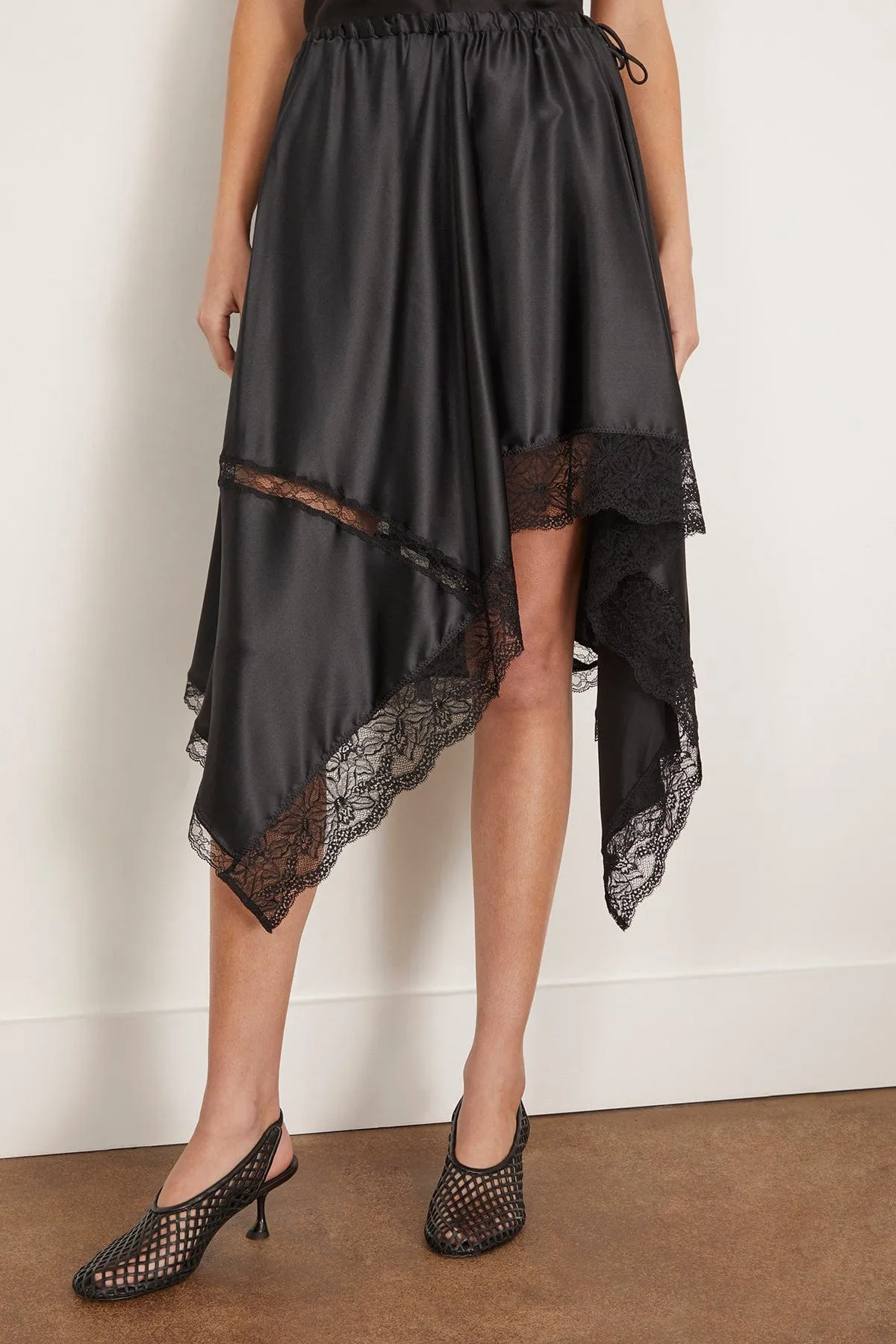 Shake Skirt in Black