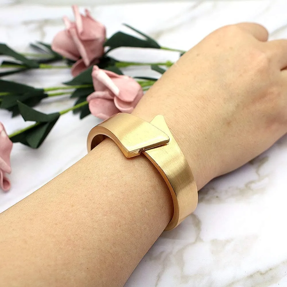 Wide Grooved Crystal Cuff Hinge Bangle Metal Shiny Punk Bracelet Great Polished Fashion Statement Bangles Gold Smooth Bangle Bracelet for Women Fashion Jewelry